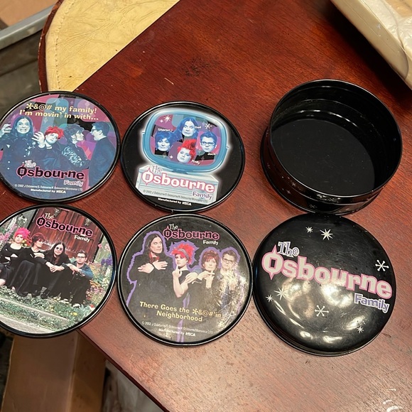🔴or🌼COASTERS- CLASSIC THROW BACK THE OSBOURNE FAMILY-4 Coaters with storage tin - Picture 2 of 7